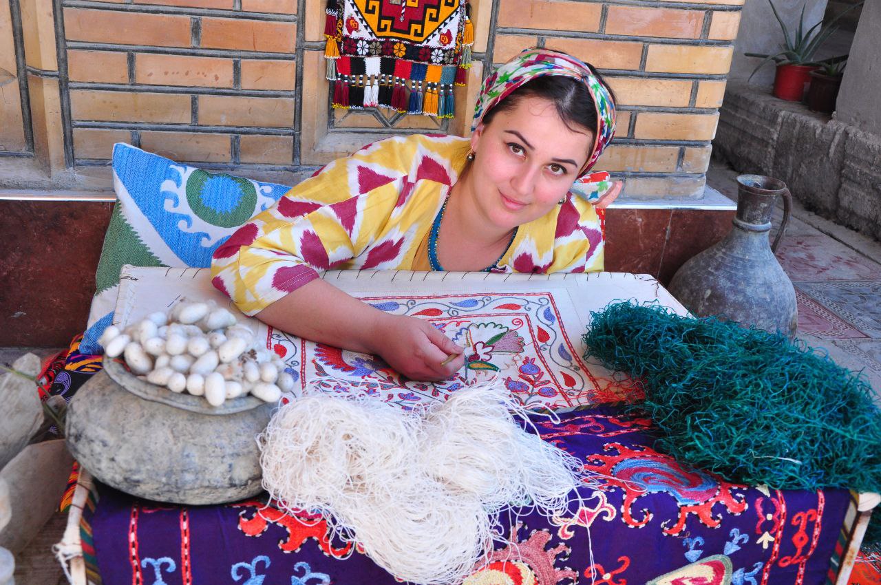 Suzani Shop ustaxonasining ichki ko'rinishi