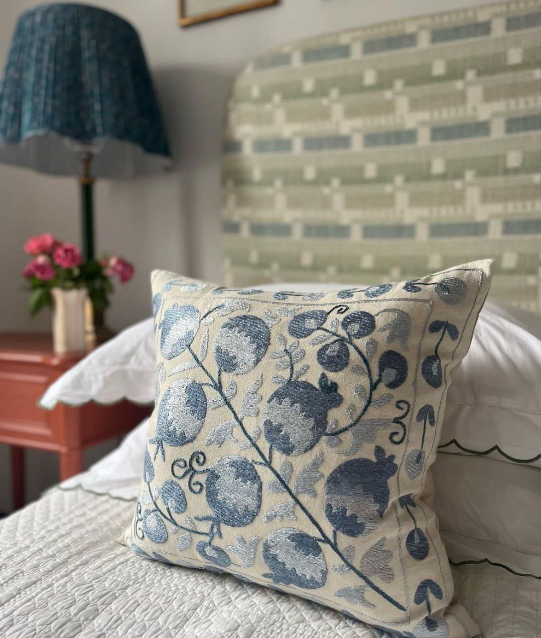 Blue Pomegranate Cushion - Asosiy ko'rinish